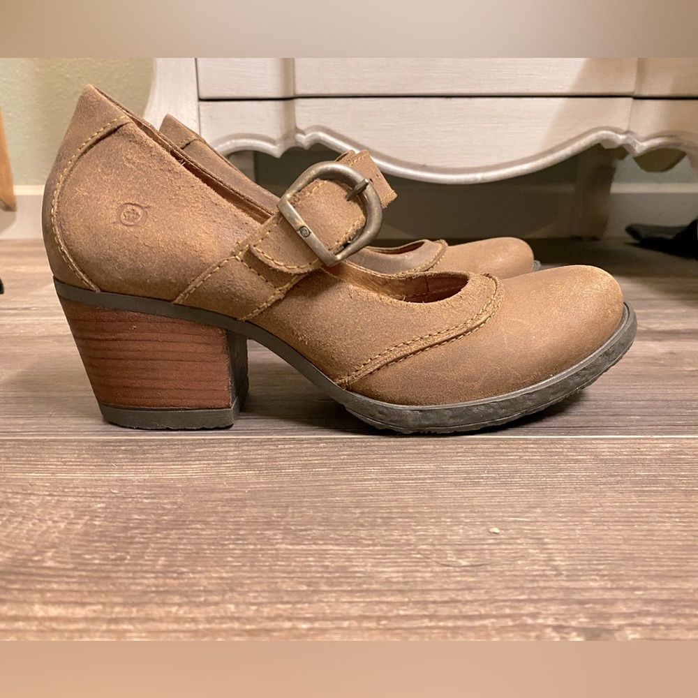 BORN leather Mary Janes 8.5